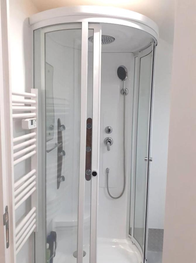10 - Joli Studio Avec Deux Lits, Tout Equipe Pour 1, 2 Ou 3 Personnes Maximum, Vue Sur Parc Arbore, Parking Privatif Gratuit, Grand Fourgon Possible, Tout Le Linge De Maison Est Fourni Razac-sur-lʼIsle Exteriér fotografie