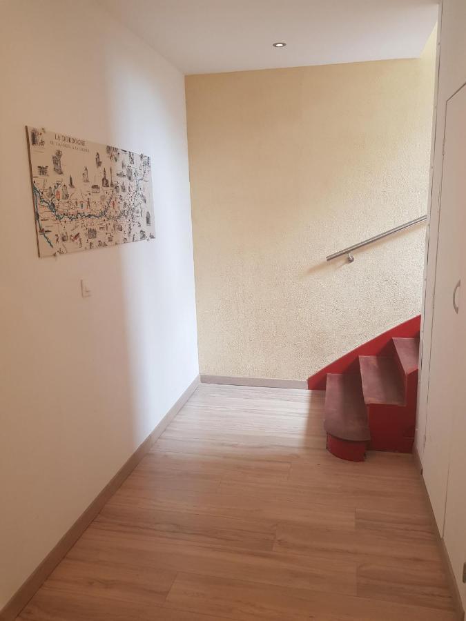 10 - Joli Studio Avec Deux Lits, Tout Equipe Pour 1, 2 Ou 3 Personnes Maximum, Vue Sur Parc Arbore, Parking Privatif Gratuit, Grand Fourgon Possible, Tout Le Linge De Maison Est Fourni Razac-sur-lʼIsle Exteriér fotografie