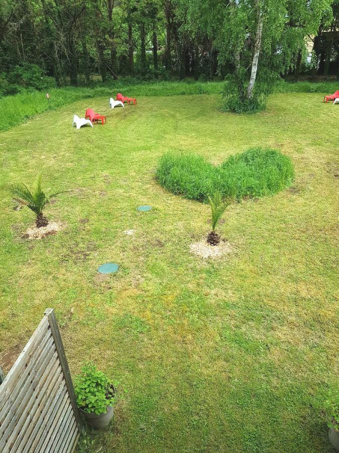 10 - Joli Studio Avec Deux Lits, Tout Equipe Pour 1, 2 Ou 3 Personnes Maximum, Vue Sur Parc Arbore, Parking Privatif Gratuit, Grand Fourgon Possible, Tout Le Linge De Maison Est Fourni Razac-sur-lʼIsle Exteriér fotografie