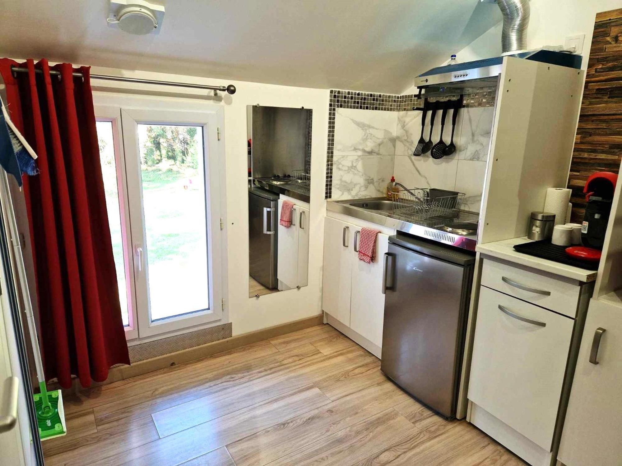 10 - Joli Studio Avec Deux Lits, Tout Equipe Pour 1, 2 Ou 3 Personnes Maximum, Vue Sur Parc Arbore, Parking Privatif Gratuit, Grand Fourgon Possible, Tout Le Linge De Maison Est Fourni Razac-sur-lʼIsle Exteriér fotografie