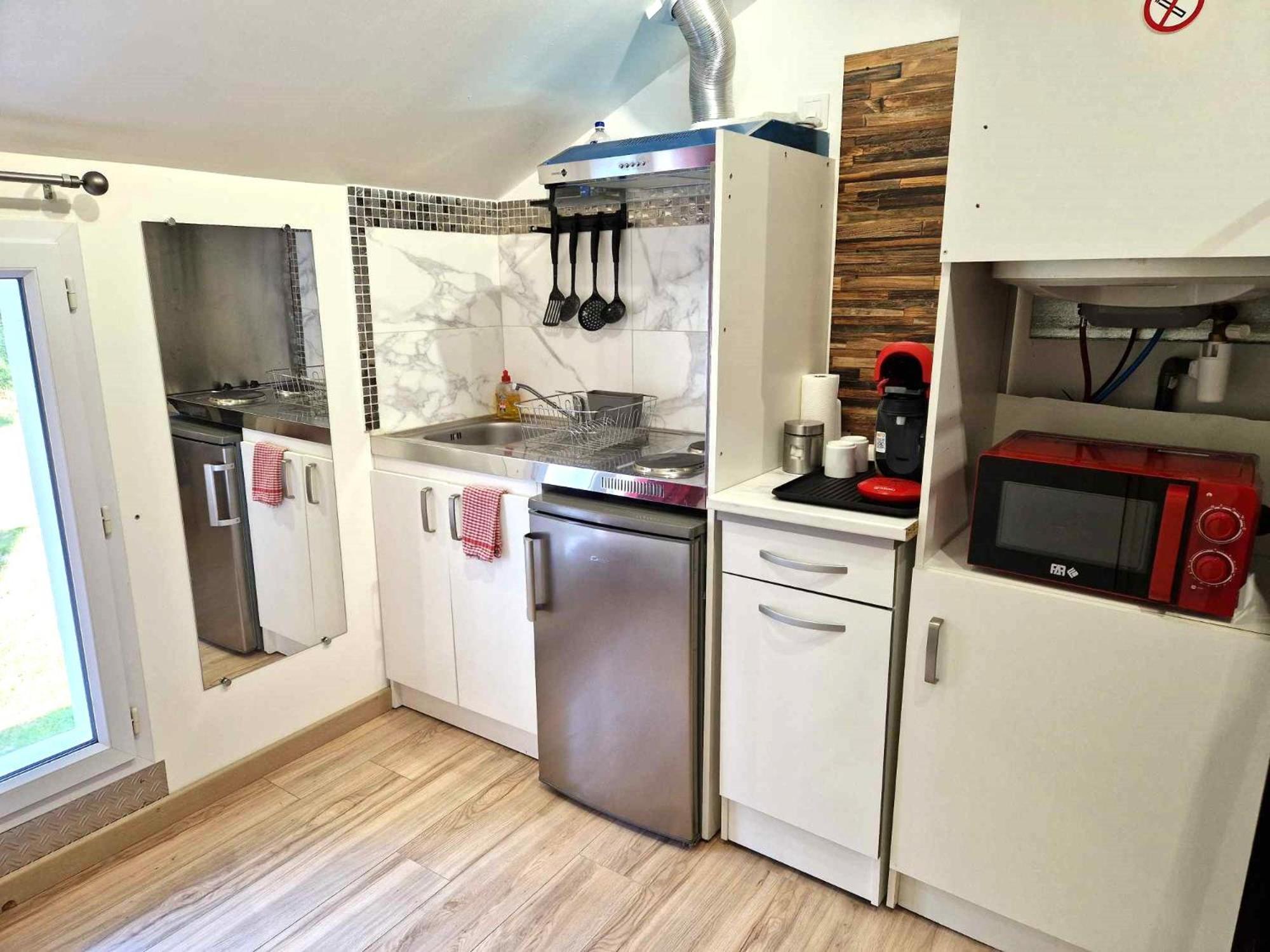10 - Joli Studio Avec Deux Lits, Tout Equipe Pour 1, 2 Ou 3 Personnes Maximum, Vue Sur Parc Arbore, Parking Privatif Gratuit, Grand Fourgon Possible, Tout Le Linge De Maison Est Fourni Razac-sur-lʼIsle Exteriér fotografie